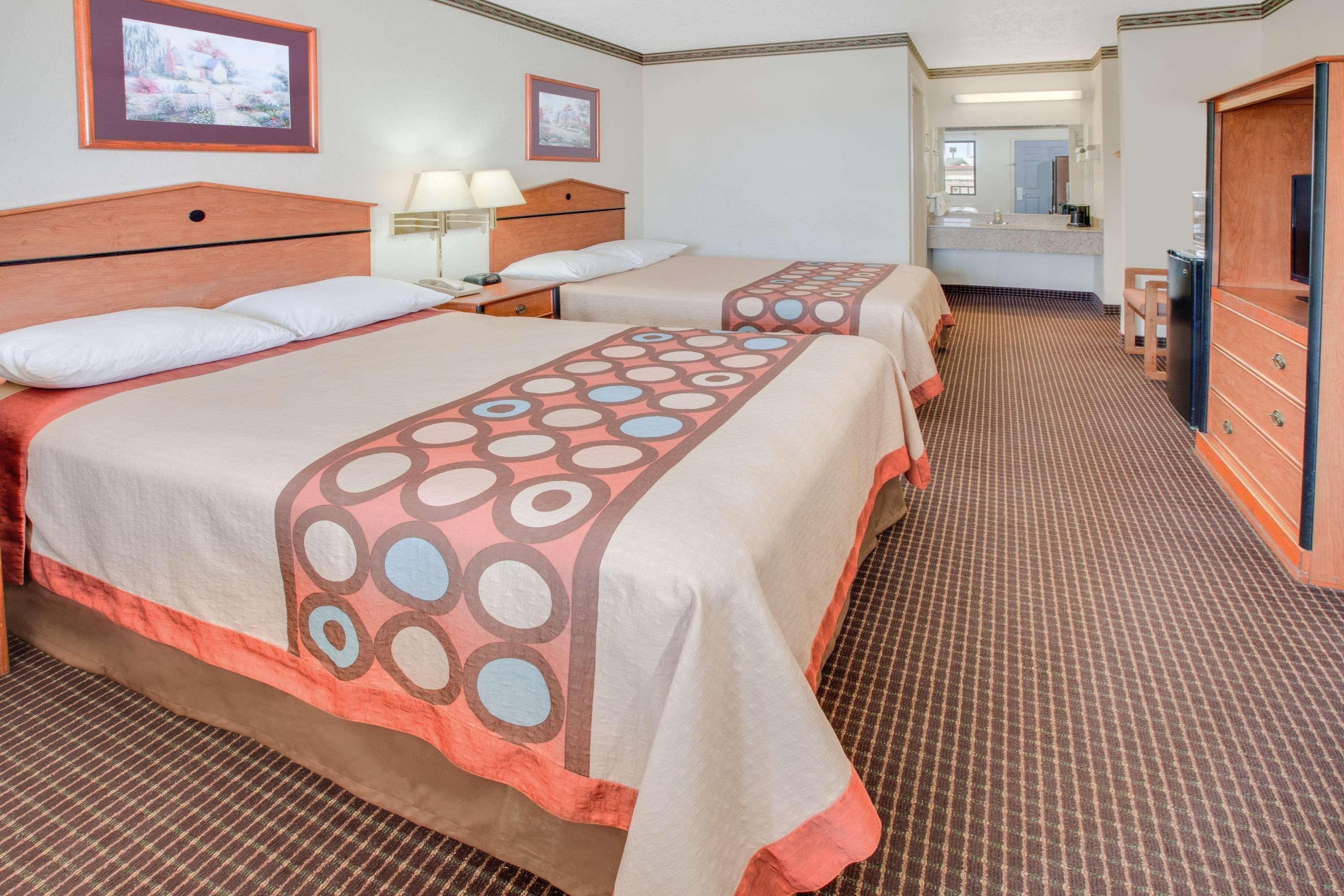 Super 8 By Wyndham Arkadelphia Caddo Valley Area Exterior photo