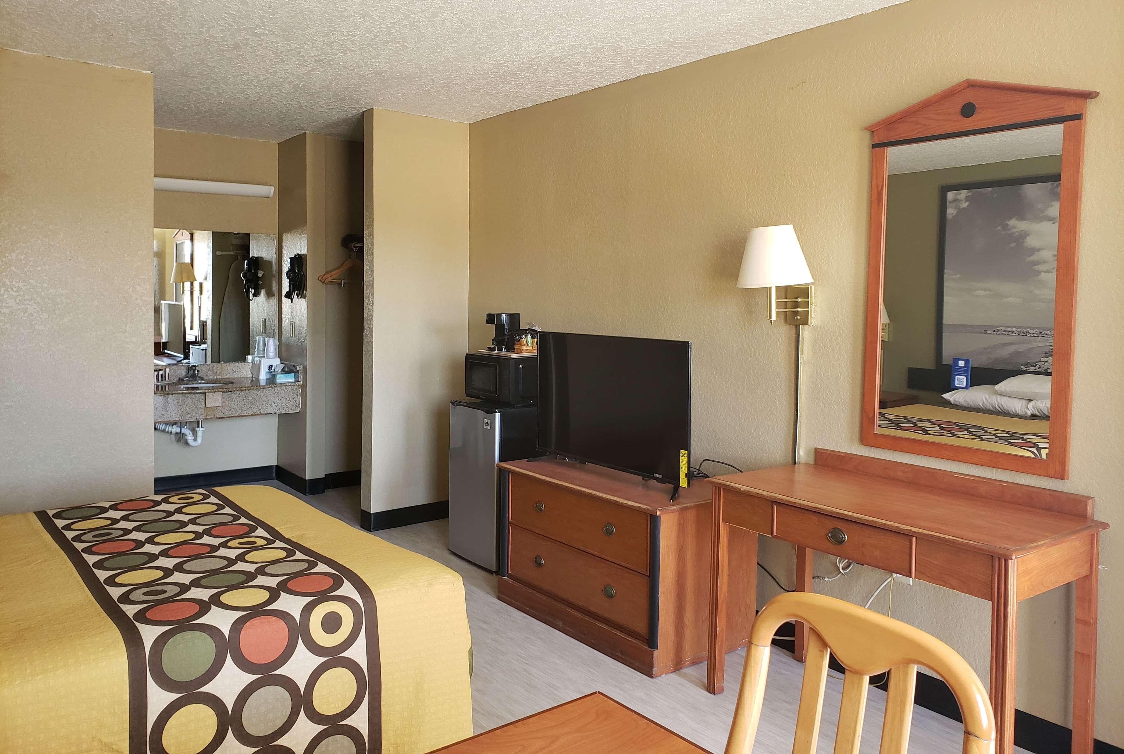 Super 8 By Wyndham Arkadelphia Caddo Valley Area Exterior photo