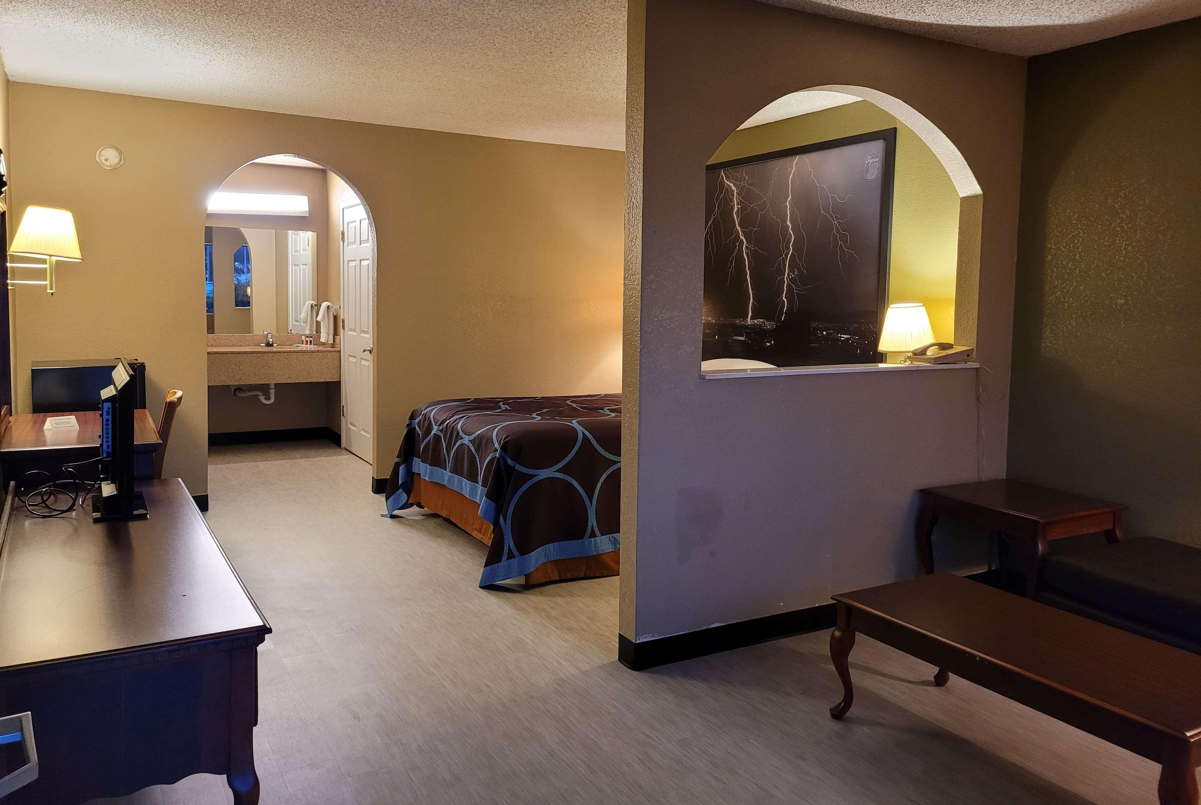 Super 8 By Wyndham Arkadelphia Caddo Valley Area Exterior photo