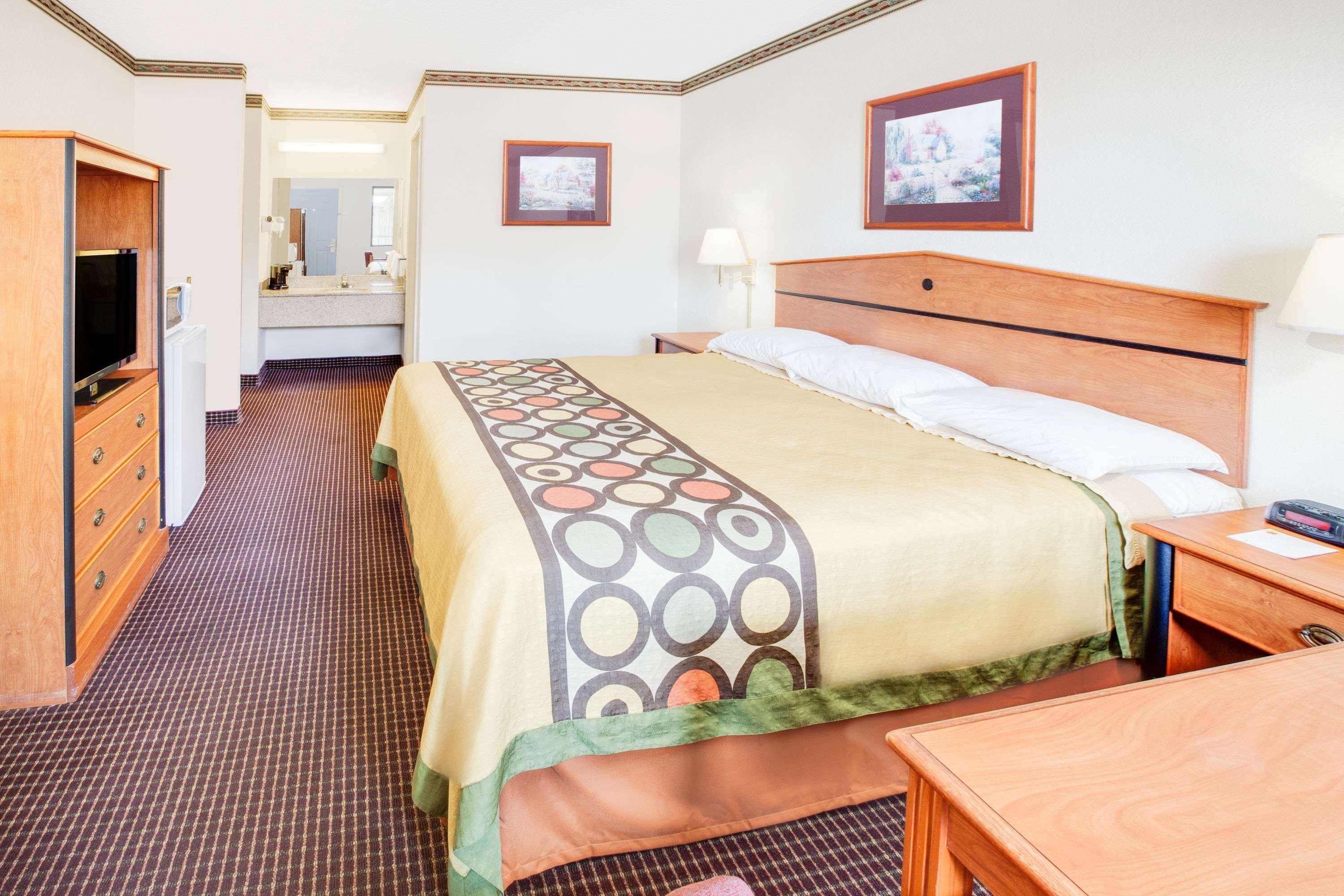 Super 8 By Wyndham Arkadelphia Caddo Valley Area Exterior photo