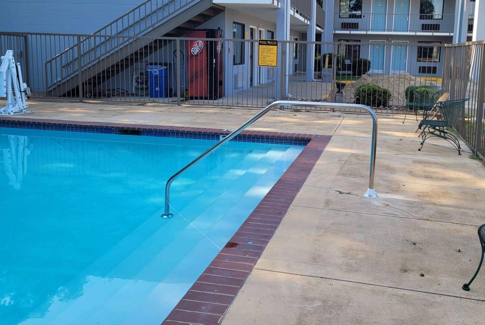 Super 8 By Wyndham Arkadelphia Caddo Valley Area Exterior photo