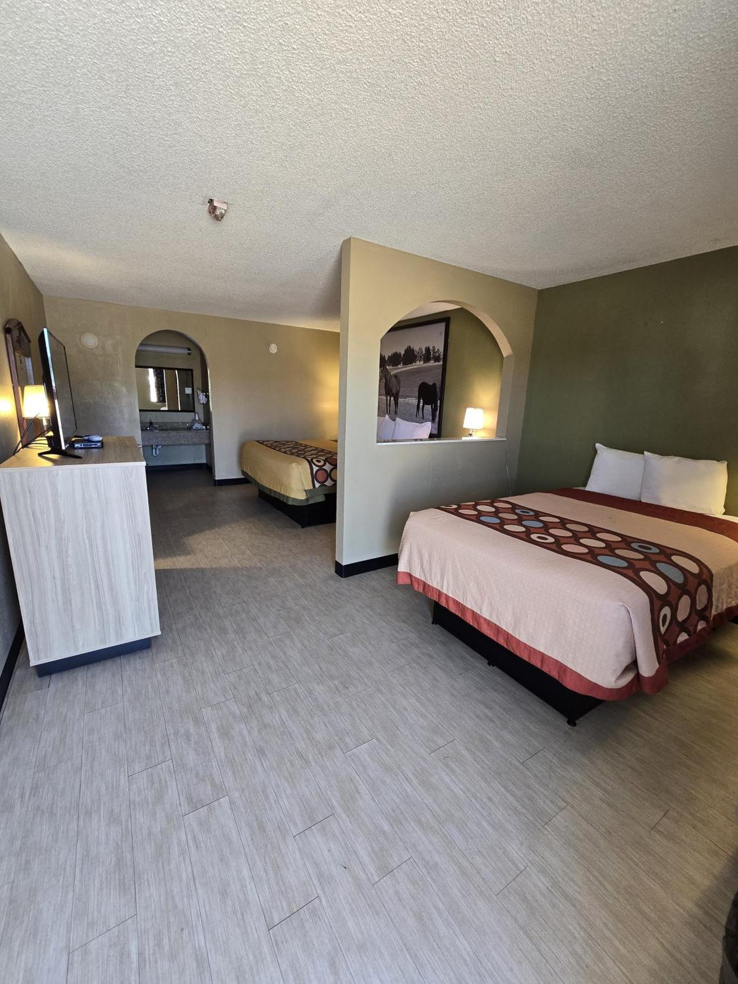 Super 8 By Wyndham Arkadelphia Caddo Valley Area Exterior photo