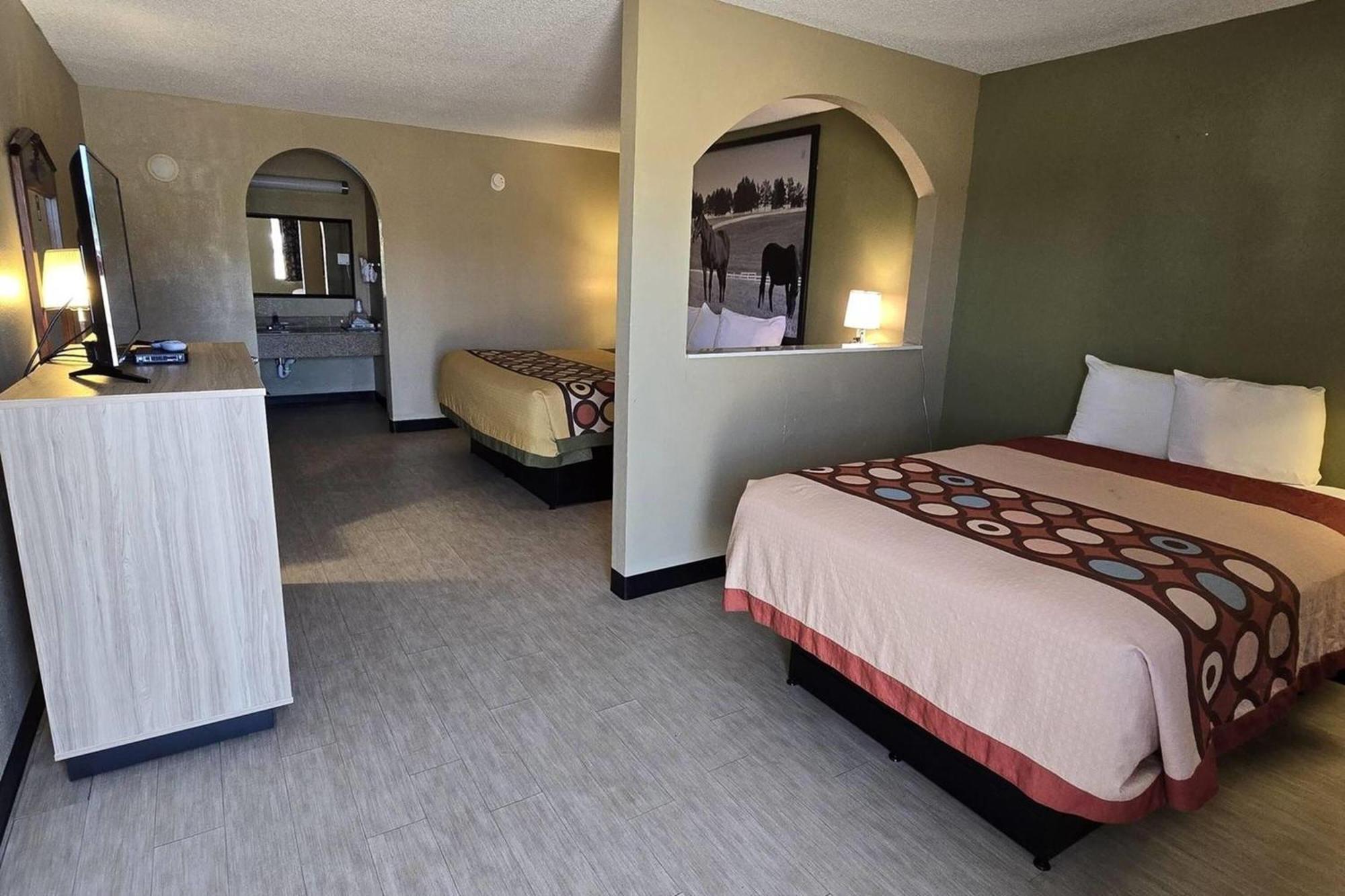Super 8 By Wyndham Arkadelphia Caddo Valley Area Exterior photo